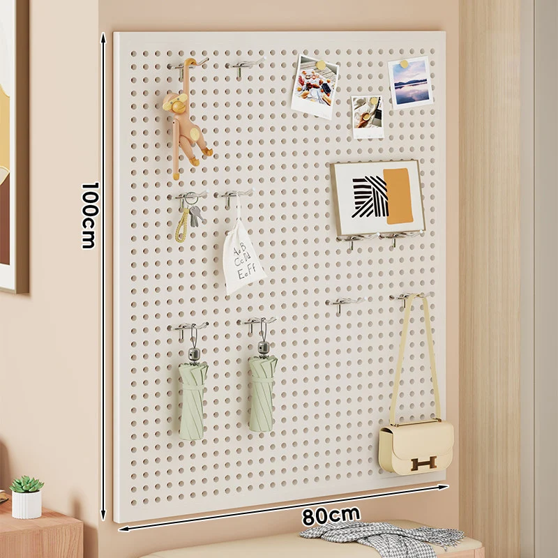 Wandmontiertes Lochplatten-Organisationspaneel mit modularen Haken