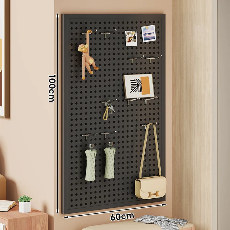 Wandmontiertes Lochplatten-Organisationspaneel mit modularen Haken