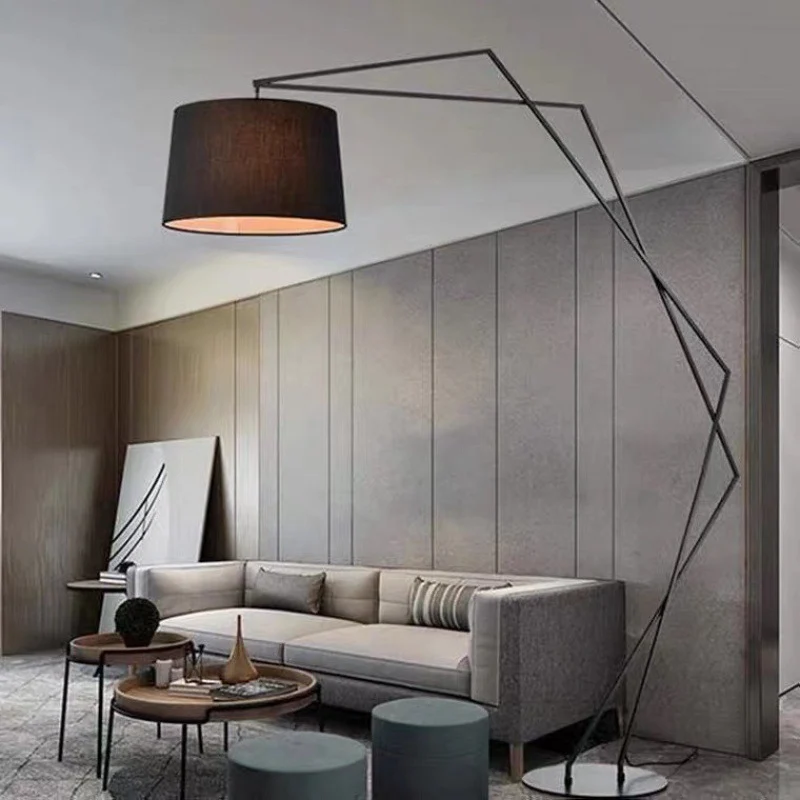 Moderne Zickzack-Stehlampe