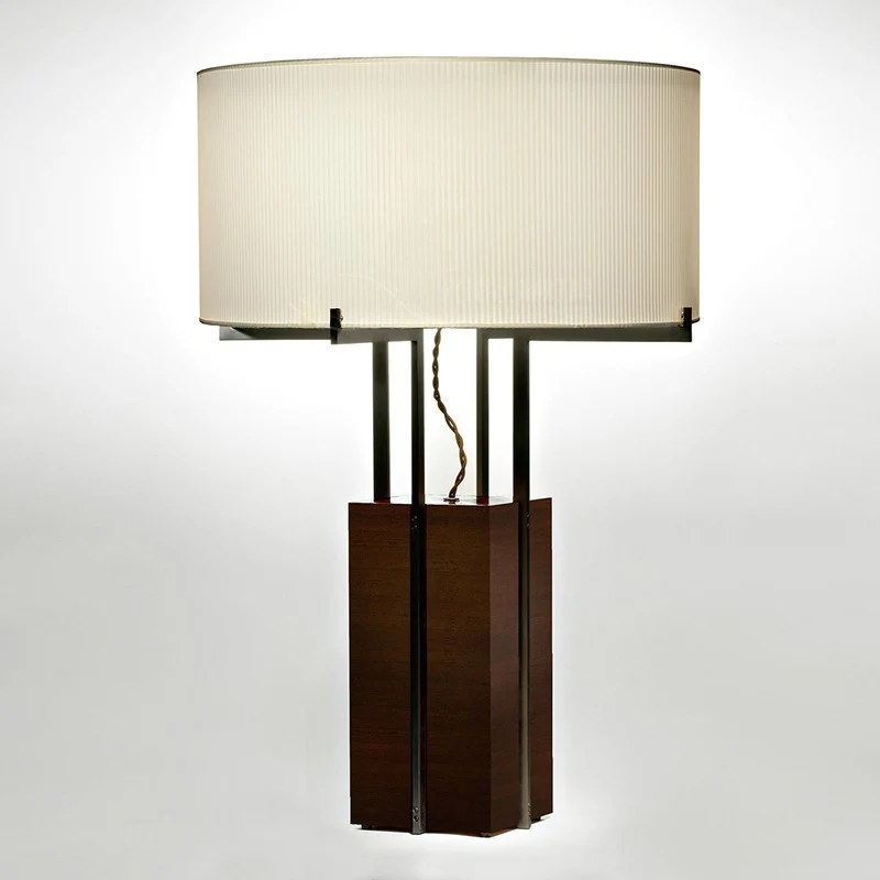 Moderne Holz Tischlampe mit einzigartigem Schirm