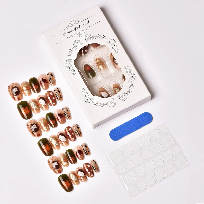 Saisonale Igel-inspirierte Press-On Nagelkunst Set