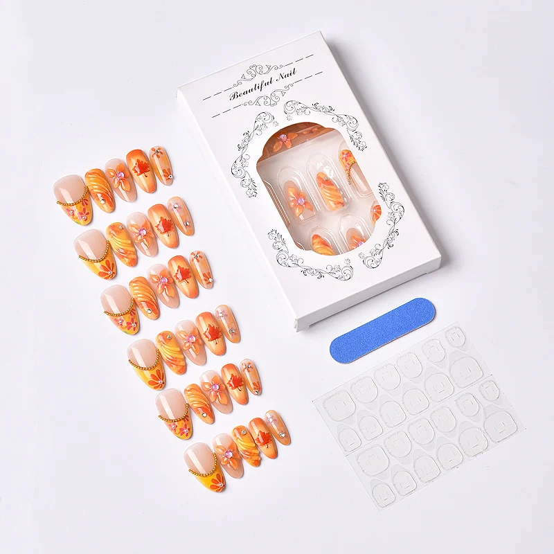 Saisonale Blumen Press-On Nageldesign