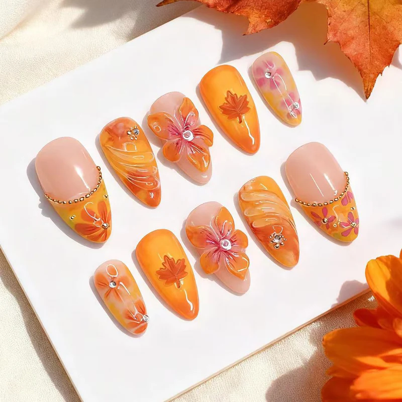 Saisonale Blumen Press-On Nageldesign