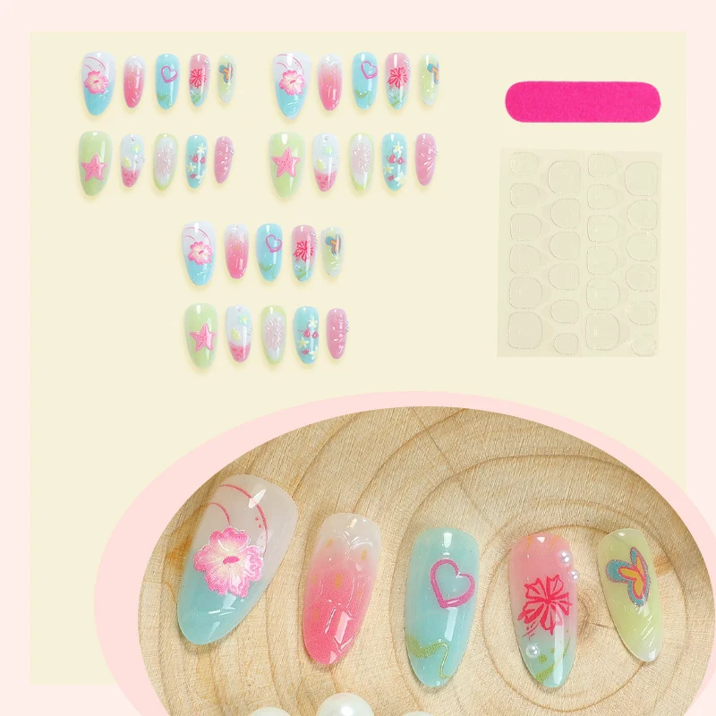 Romantisches Kuss-inspiriertes Press-On Nagelkunstset
