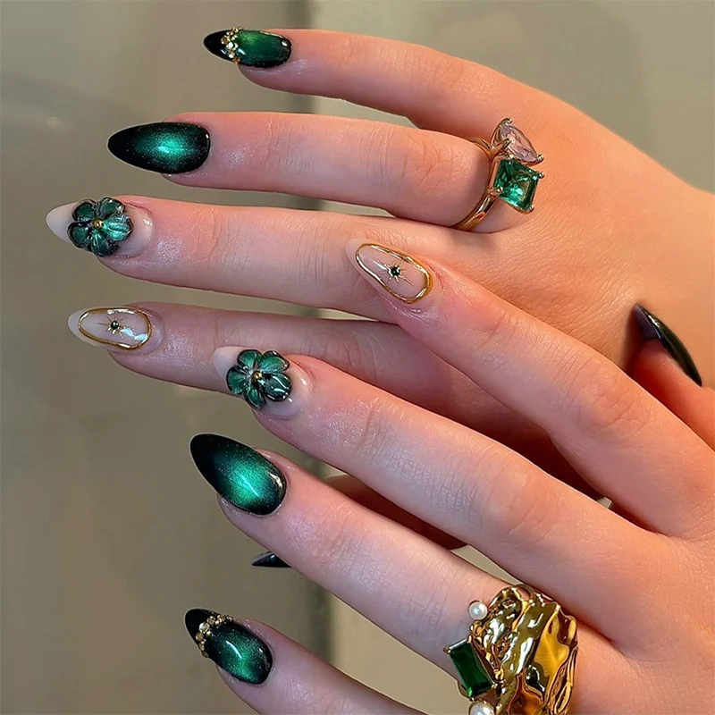 Premium Dekorative Press-On Nagelkunst Set mit Floralakzenten