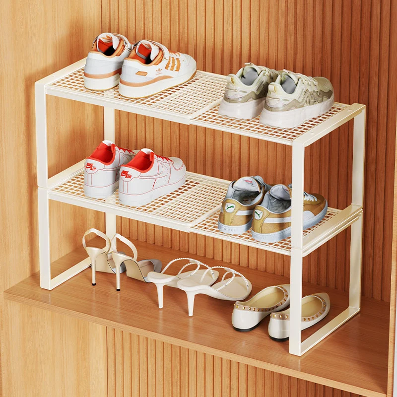 Mehrstufiges Metall-Mesh-Schuhregal mit offenen Gitterregalen und mattem Rahmen