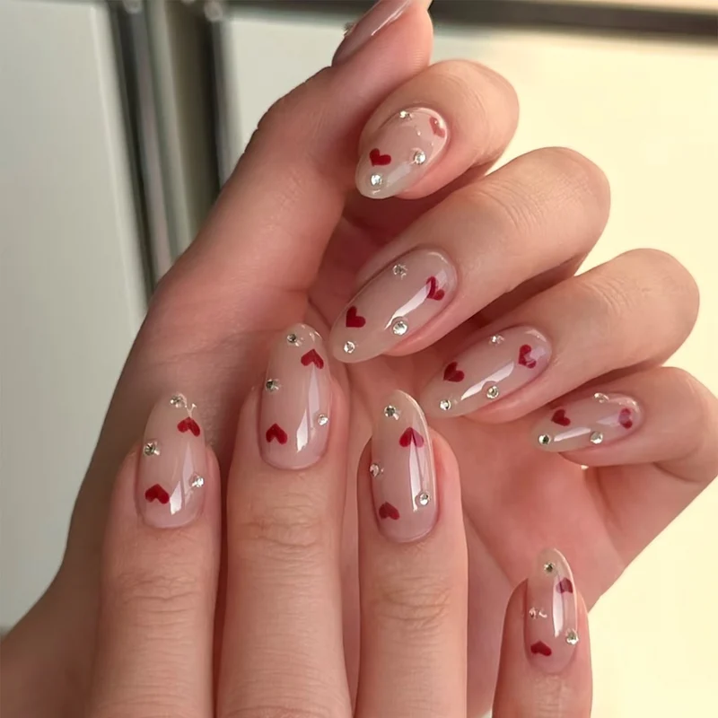 Herz-verzierte Press-On Nagelset