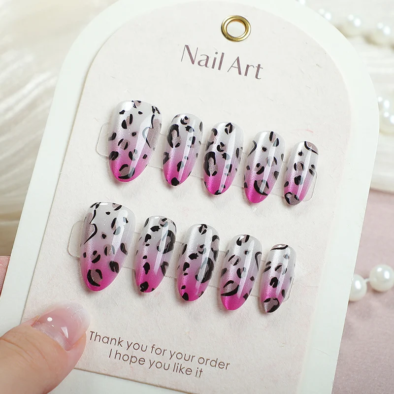 Stylische Leopardenmuster Press-On Nagelkunst