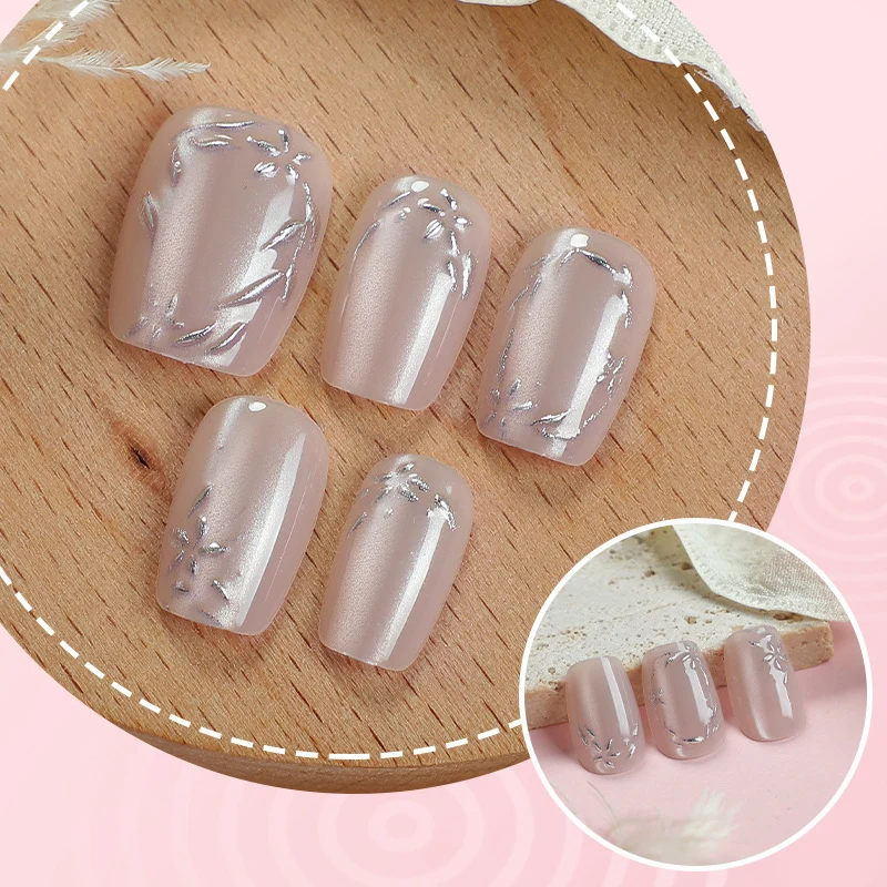 Elegantes, floral-akzentuiertes Press-On Nagelset