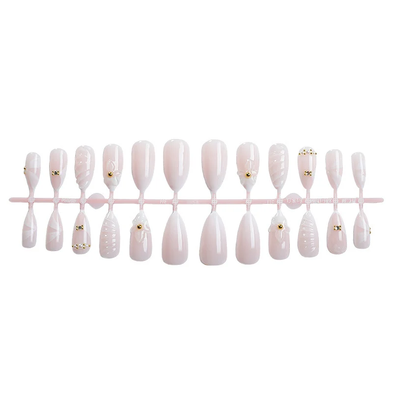 Elegantes dekoratives Press-On-Nail-Art-Design