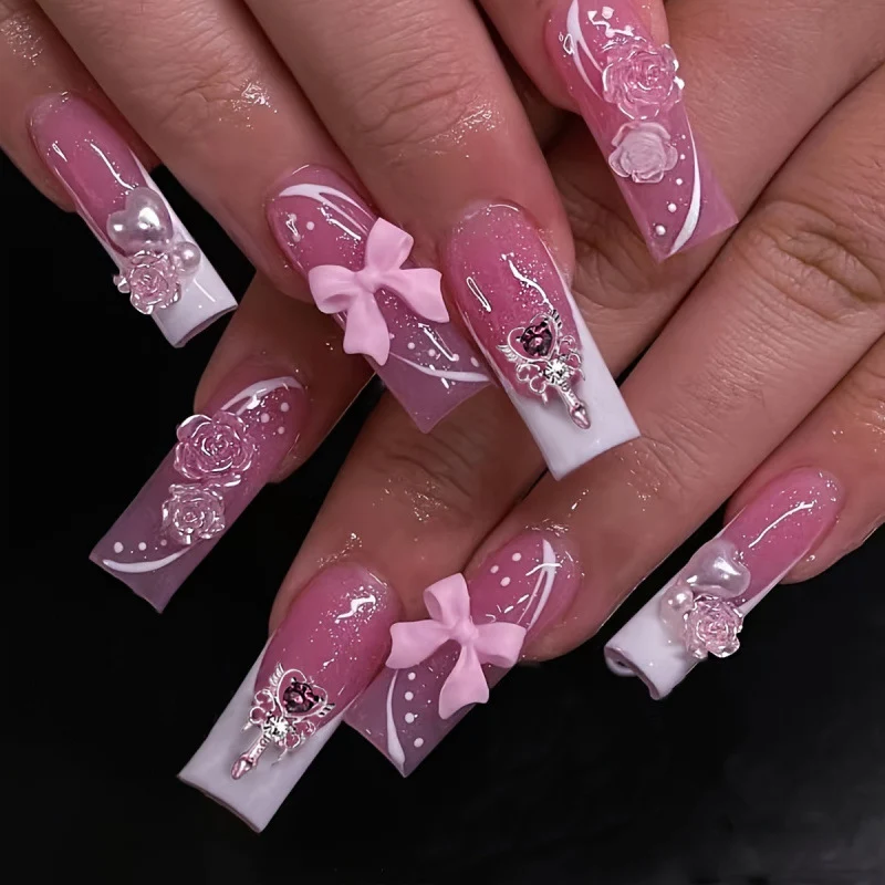 Verzierte Press-On Nagelset mit Blumen- und Schleifenakzenten
