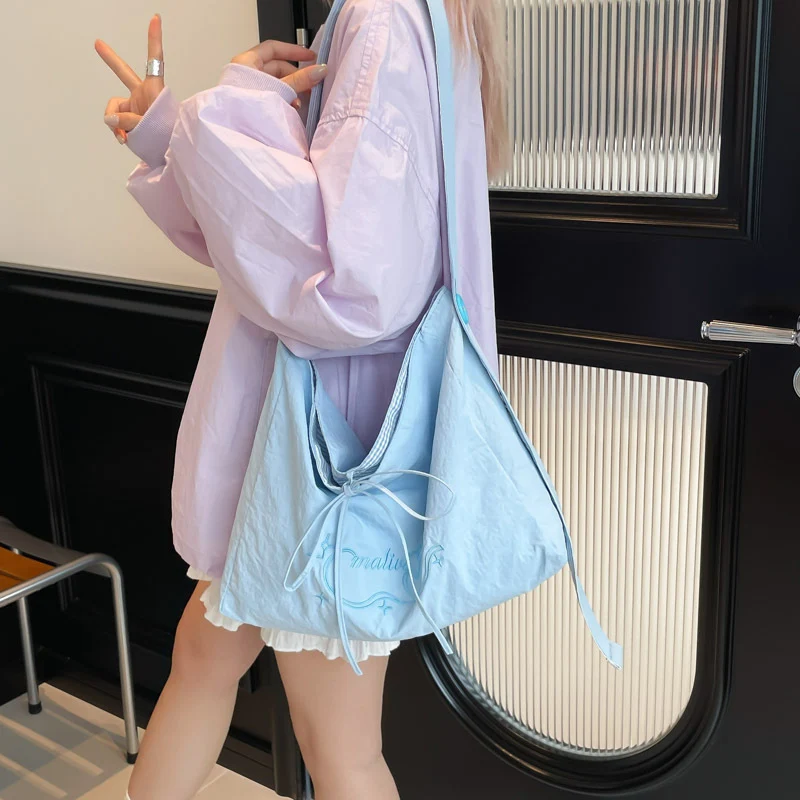 Stylische Minimalistische Slingtasche
