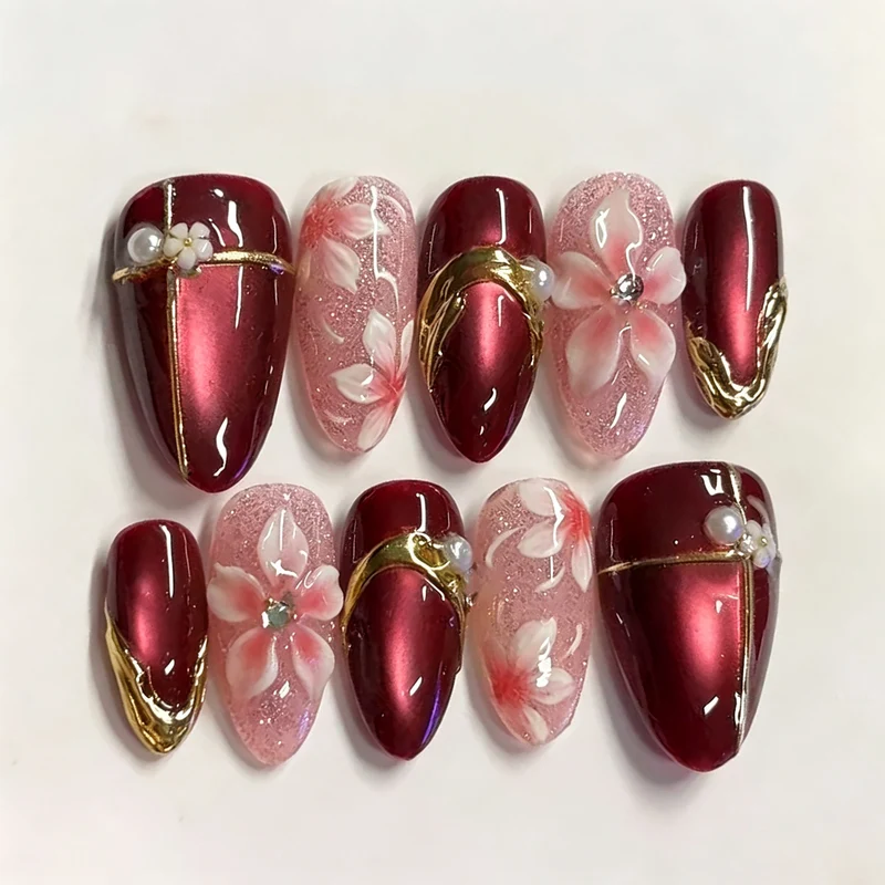 Elegantes Press-On-Nagelkunst-Set mit floralen Akzenten