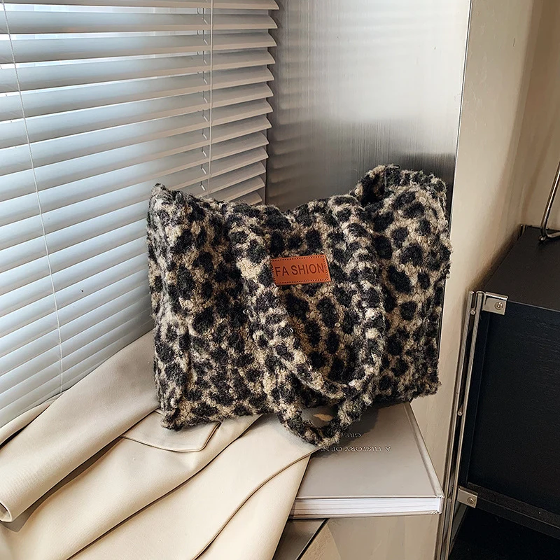 Stilvolle Tierdruck-Handtasche
