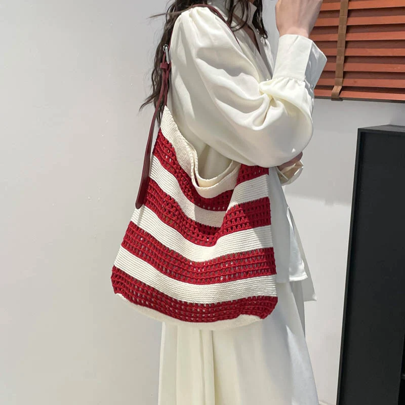Gestreifter Woven Slouchy Tote