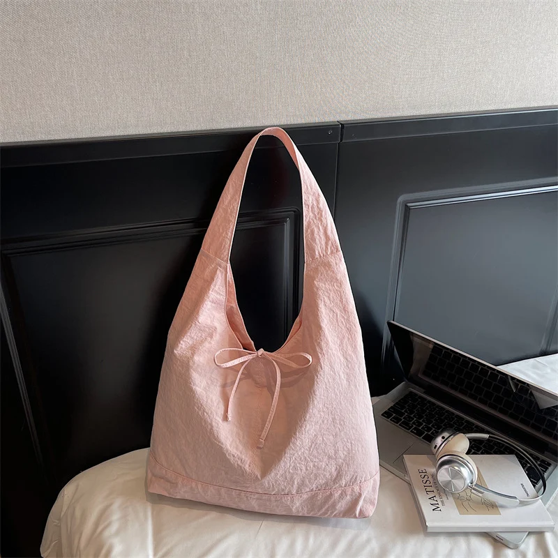 Lässiger verstellbarer Sling Tote