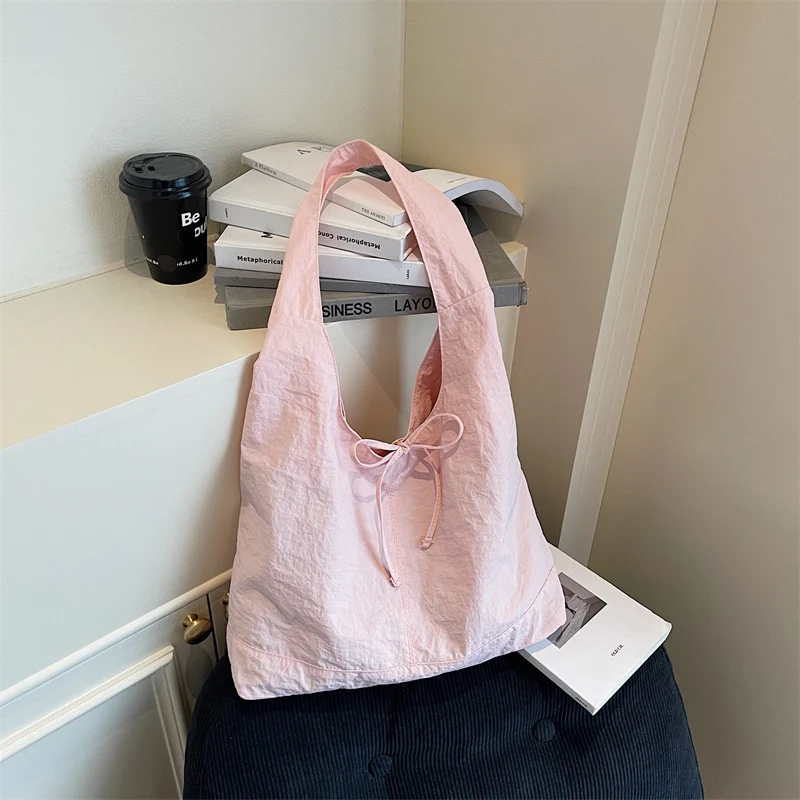 Lässiger verstellbarer Sling Tote