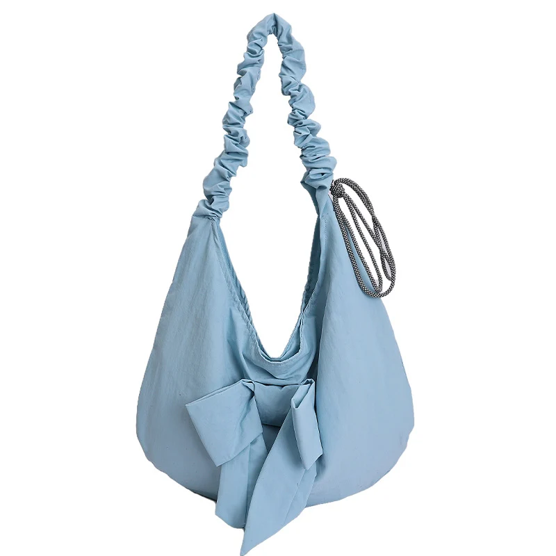 Schultertasche mit Schleifenverzierung