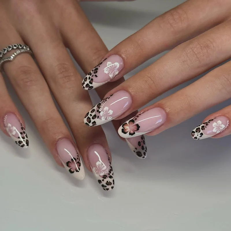 Elegante Leopard- und Blumenmotiv Press-On Nägel