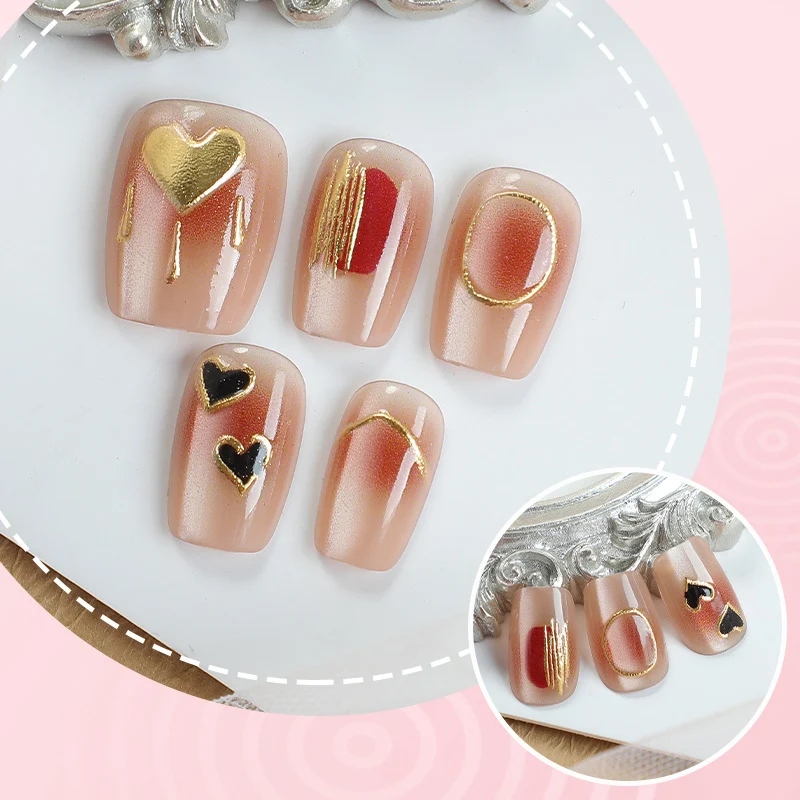 Elegantes Herz-Themen Press-On Nagelkunstset