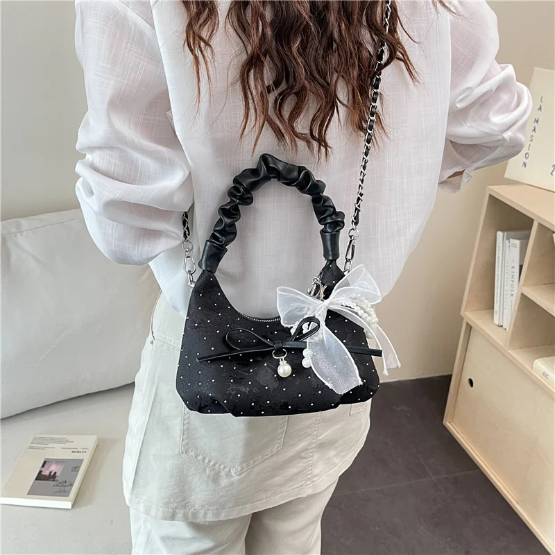 Elegante Schultertasche mit Schleifenverzierung