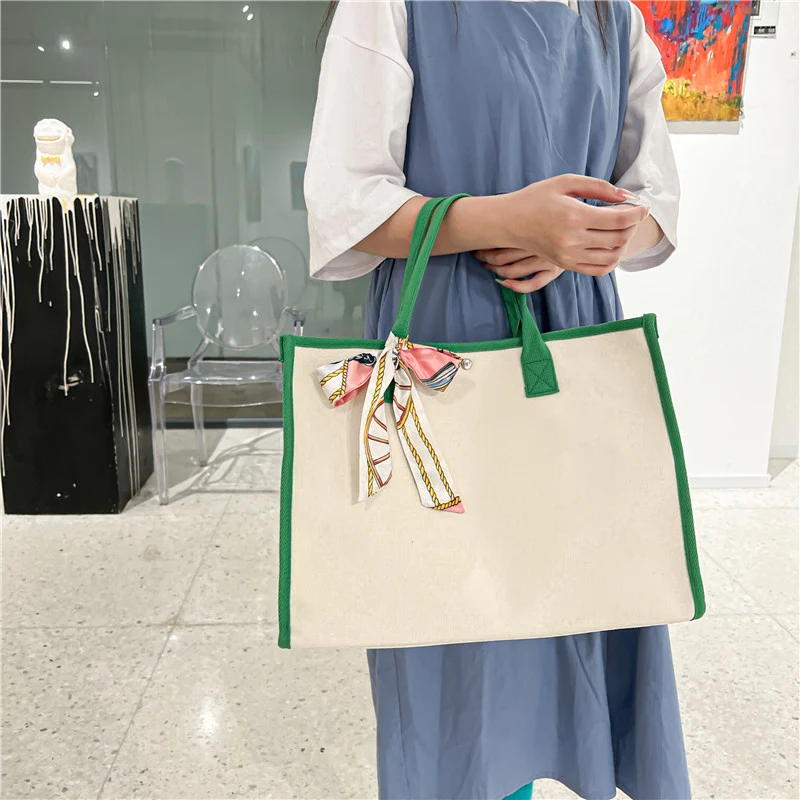 Geräumige Leinenshopper-Tasche mit dekorativem Band