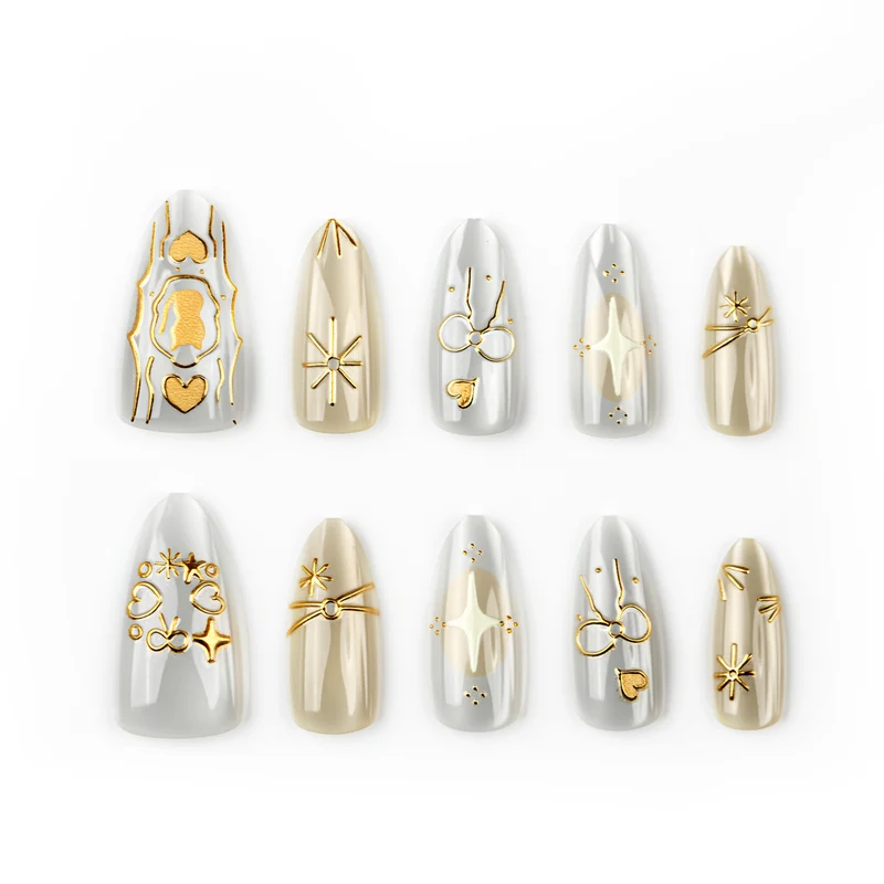 Elegantes goldgeprägtes Press-On-Nagelkunst-Set