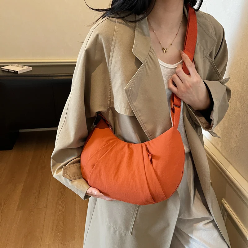 Verstellbare Schultertasche mit Tragegurt