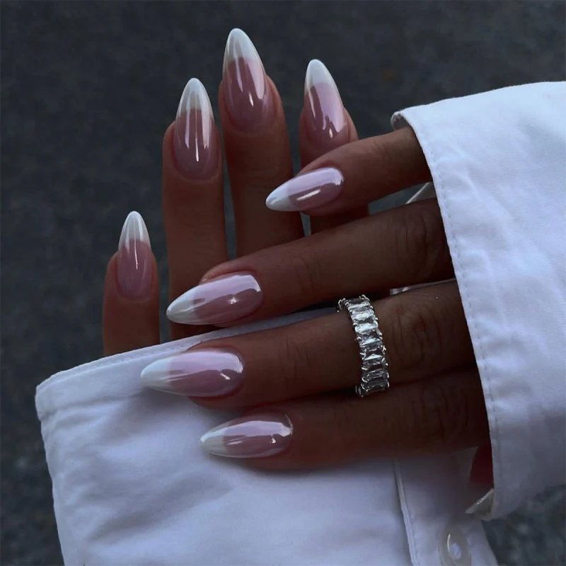 Elegantes Französisches Tipp Druck-On Nagelkunst Set