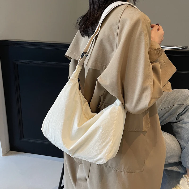 Sling Schultertasche