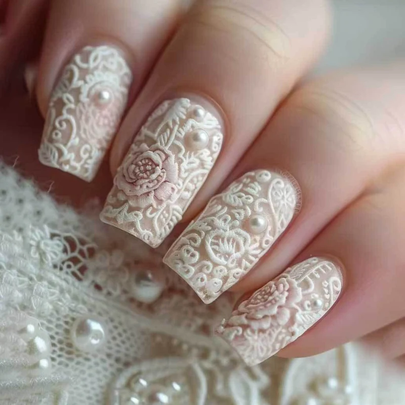 Aufwendige Blumen-Spitzen-Nagelkunst