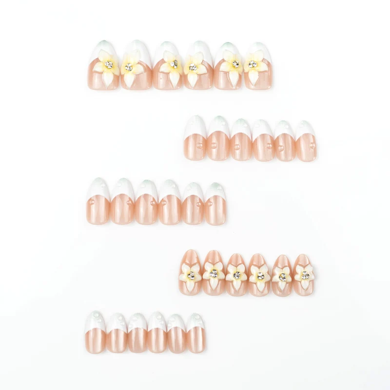 Elegante blumenverzierte Press-On-Nagelset 1790738710