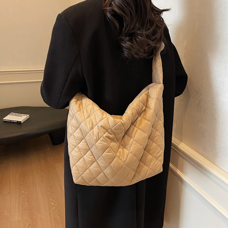 Gepolsterte Schulter-Handtasche