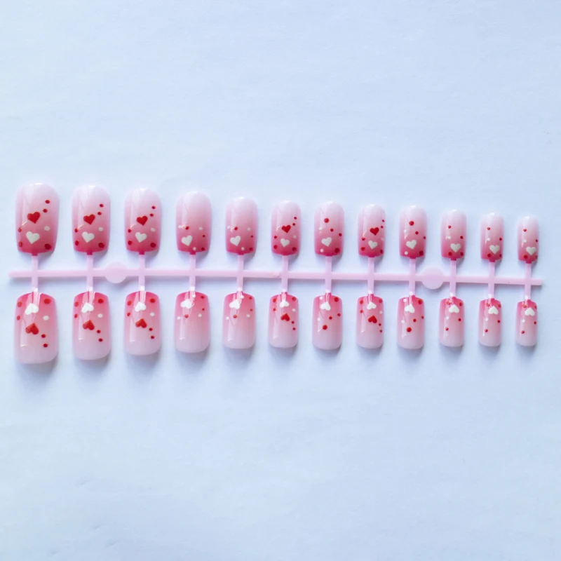 Herz-Themen-Acrylnageldesign