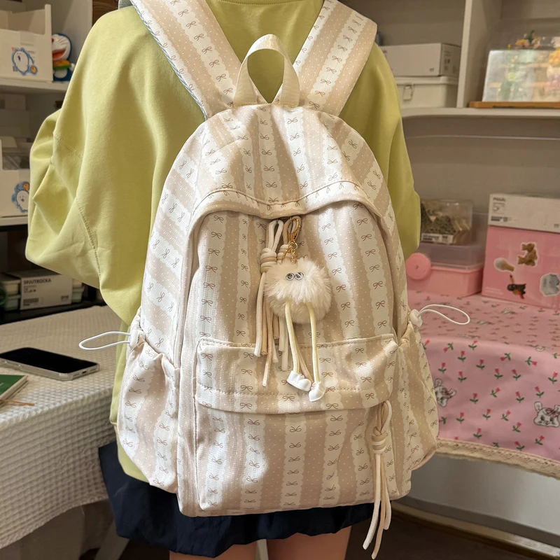 Verspielt gestreifter Rucksack