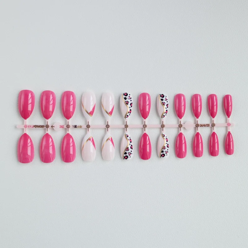 Stylisches French Tip Design Nagelkunst