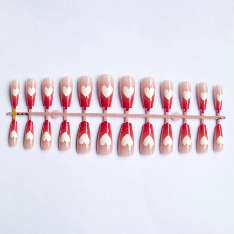 Herzdesign Acryl-Nagelkunst