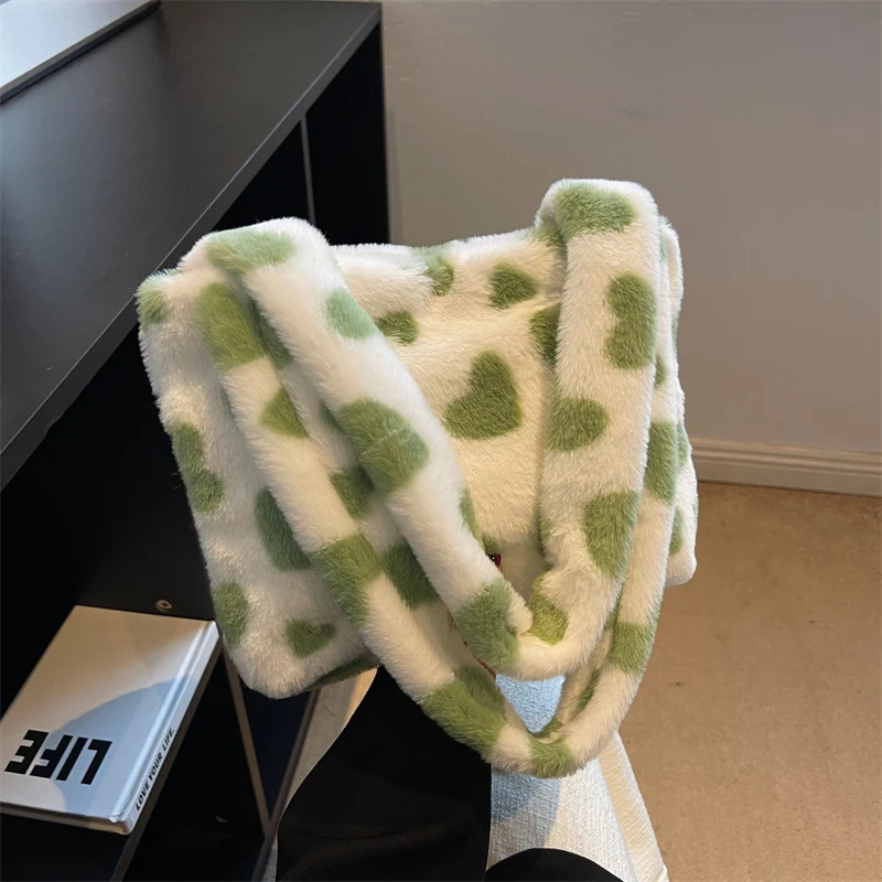 Gemütliche Plüsch-Handtasche mit Herzmuster