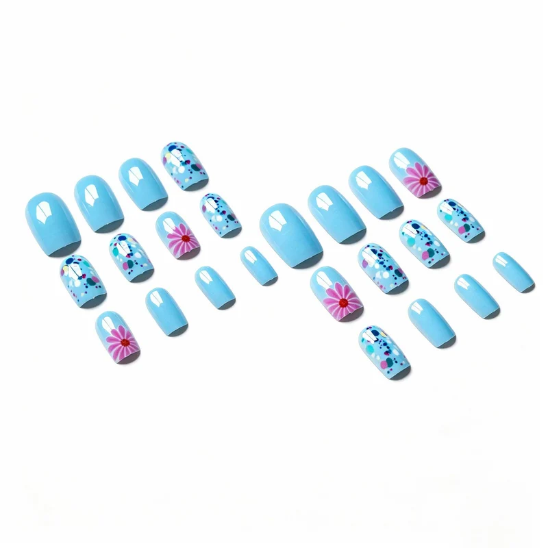 Blumenverziertes Nagelkunst-Set