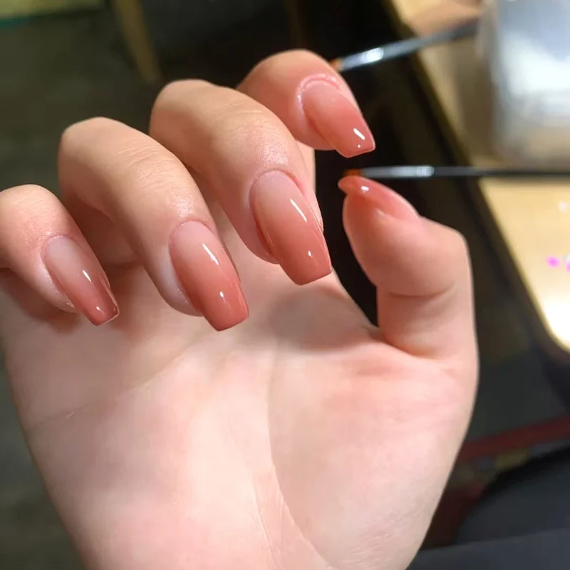 Elegante Ombre-Gel-Nagelverlängerungen