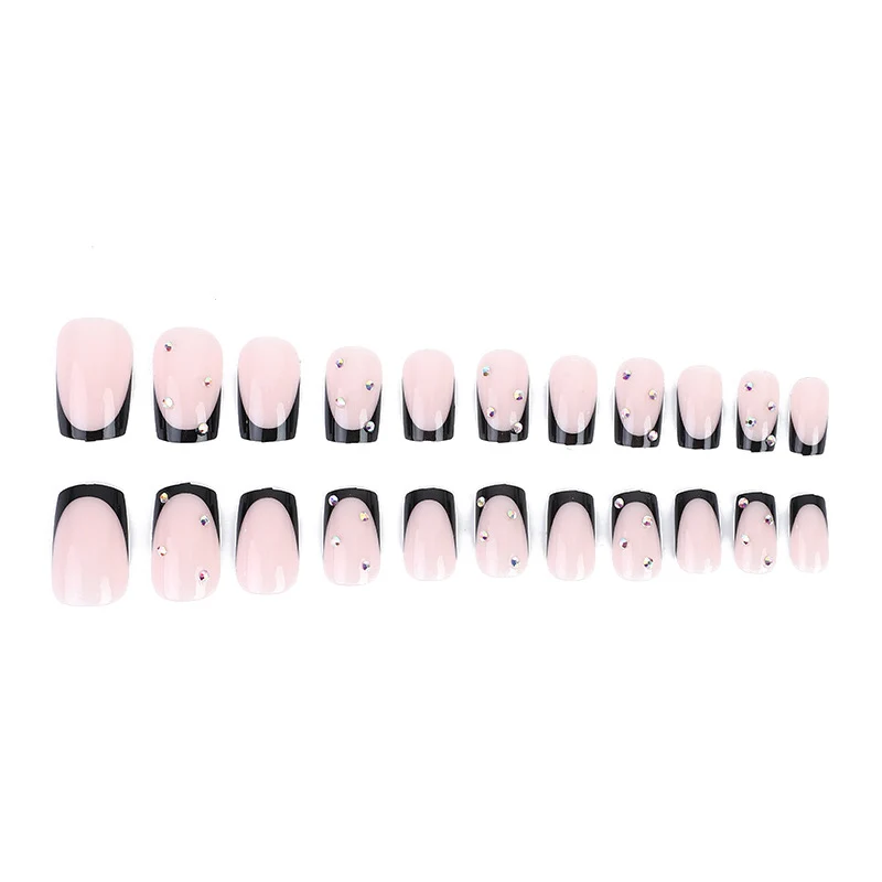 Elegantes Nagelkunst-Design-Set mit Strass-Akzenten