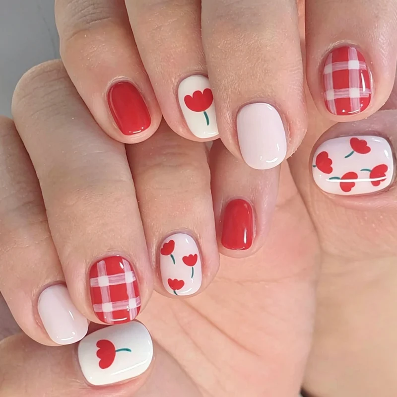 Saisonales Floral Nagelkunstdesign