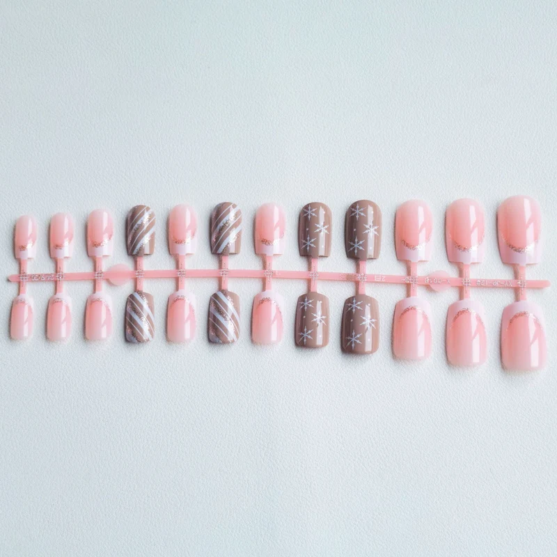 Trendige Feiertags-Nagelkunst-Set