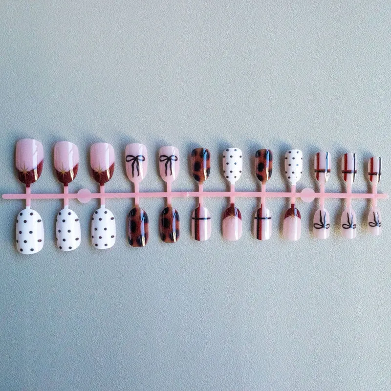 Trendiges dekoratives Nagelkunst-Set