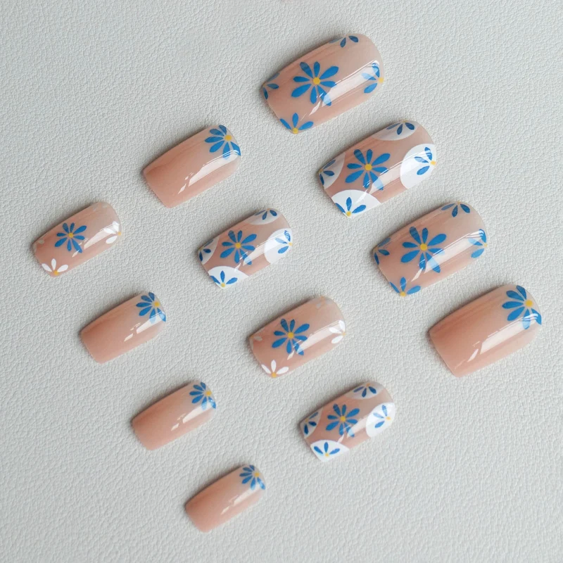 Florales Acryl-Nagelkunst-Design