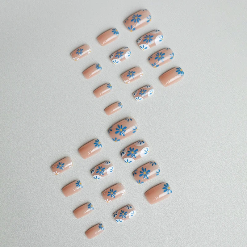 Florales Acryl-Nagelkunst-Design