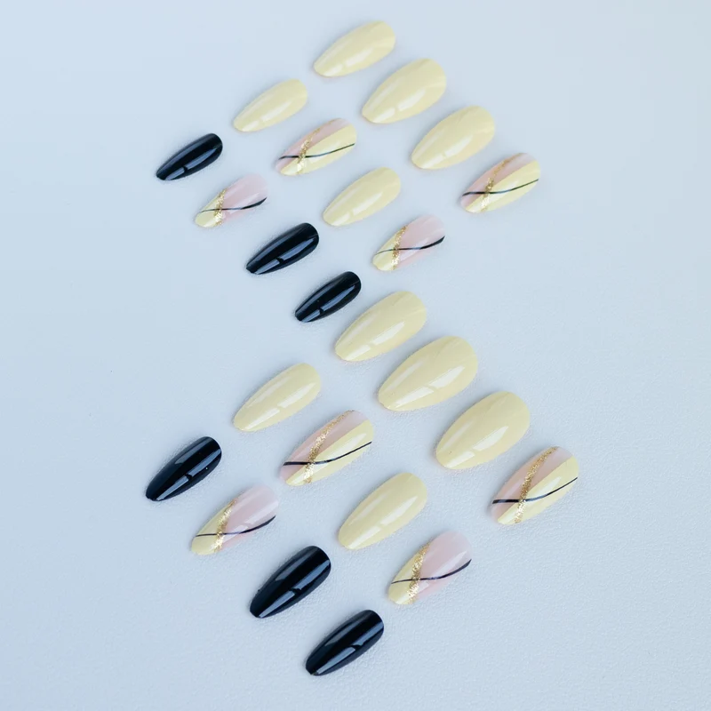 Elegante geometrische Nagelkunst