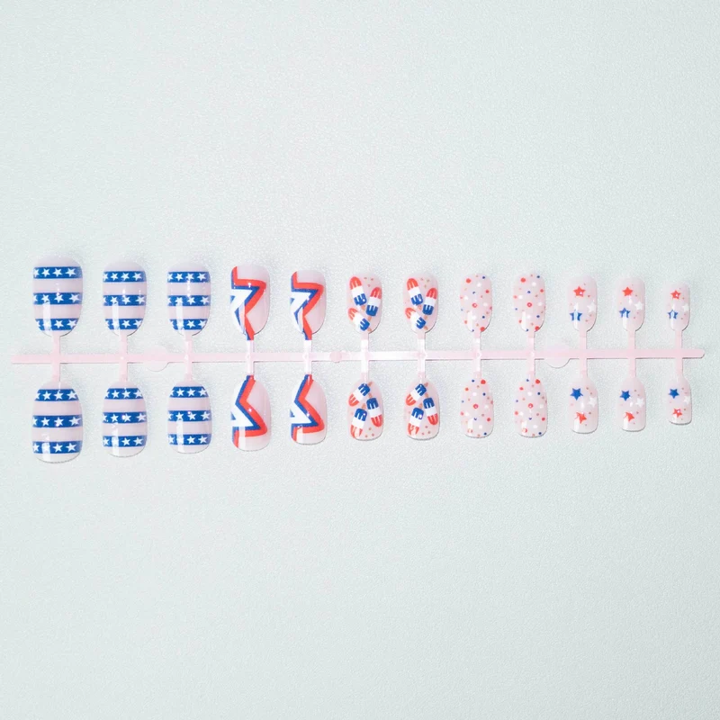 Festlich thematisierte Nagelkunst