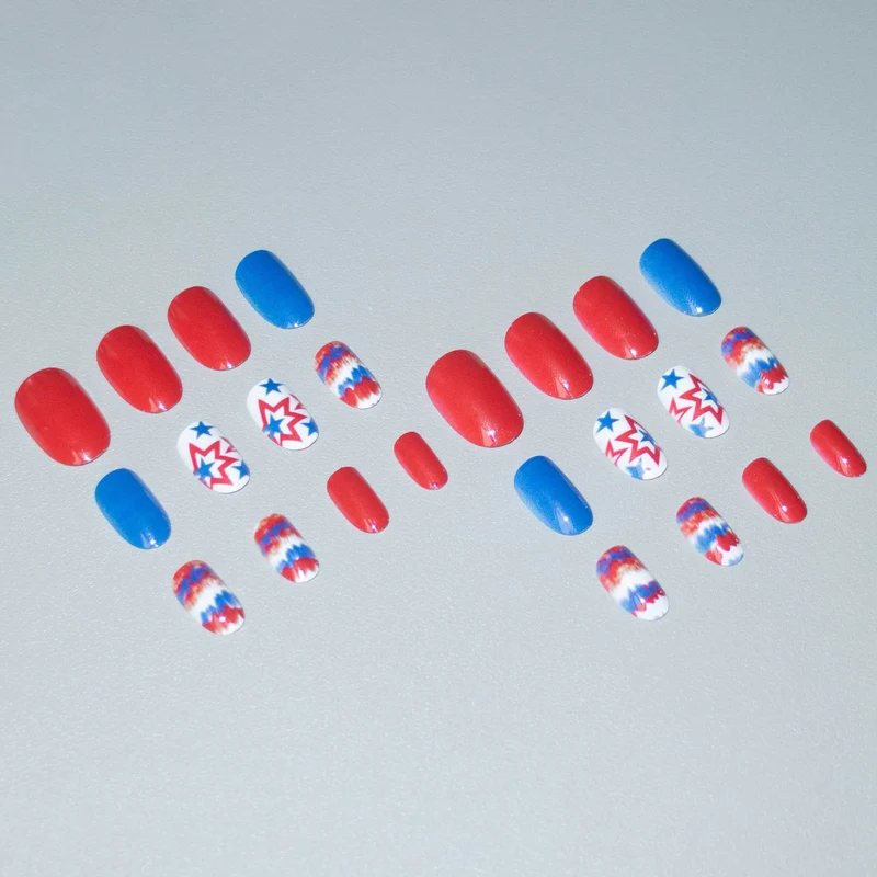 Patriotische Stern- und Streifen-Nagelkunst
