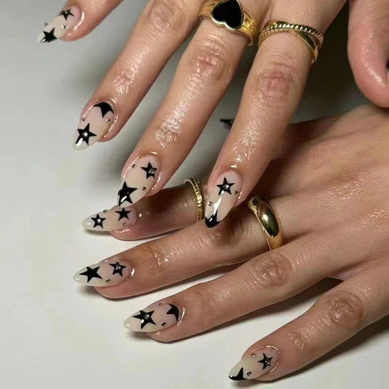 Glamouröse Sternförmige Nagelkunst